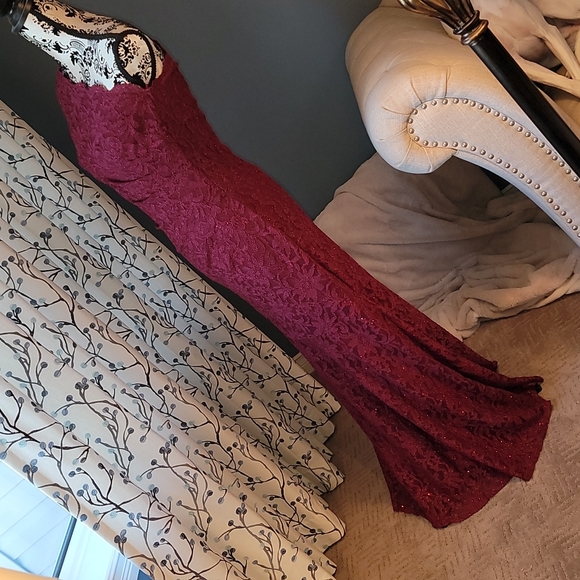 Decode 1.8 lace gown - Picture 5 of 10